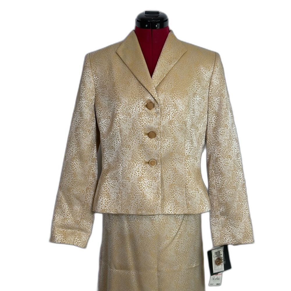 NWT Le Suit Skirt Suit Women Size 10P/14P Gold/Cream 2-Piece Set Blazer & Skirt - Picture 15 of 15